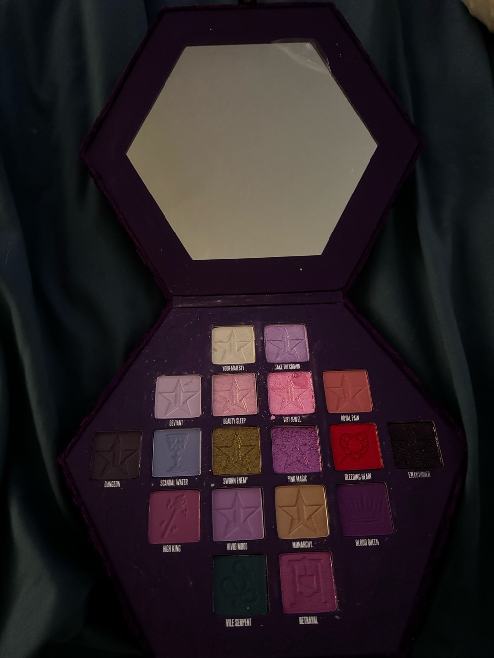 Jeffree Star Blood Sugar Inspired Eyeshadow Palette - Purple blood lust